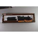 Boxed Mainline Railways 00 gauge "Hinton Manor" locomotive No 7819