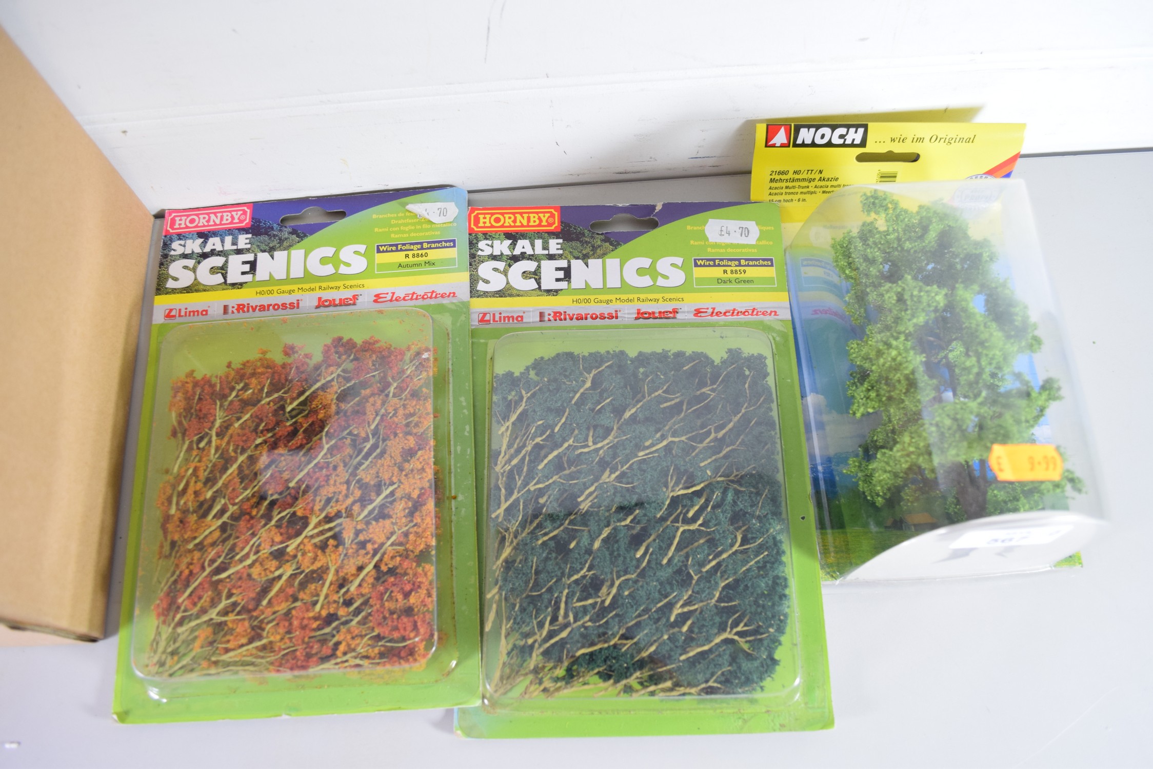 Two Hornby scale Scenix foliage packs together with a boxed tree - Image 3 of 3