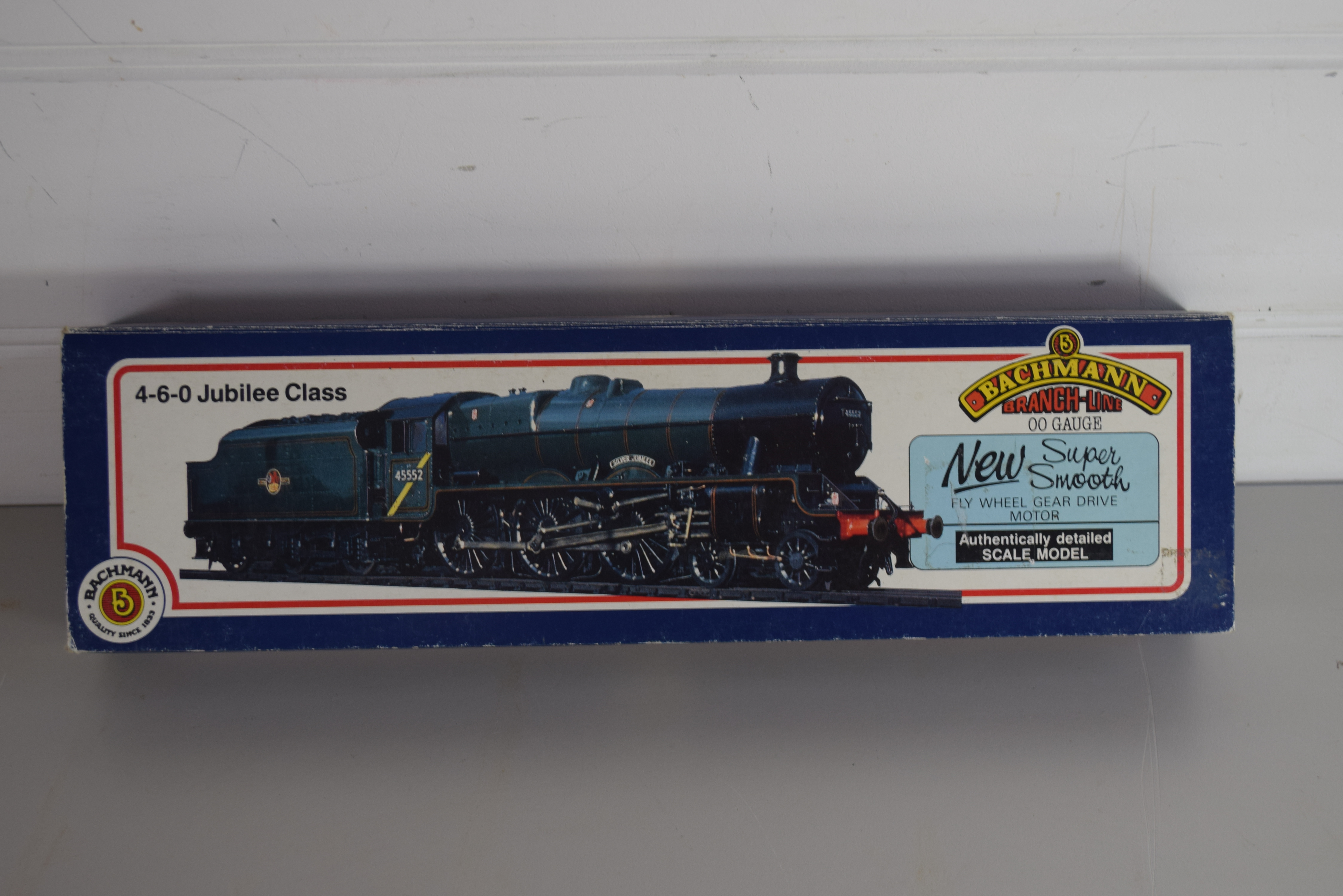 Boxed Bachmann 00 gauge 31-156 Jubilee "Invincible" BR green No 45716 locomotive