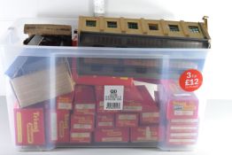 Quantity of vintage Triang 00 gauge model railway items to include R45 turntable set, R3E train set,