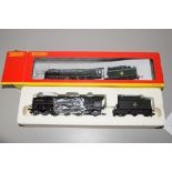 Boxed Hornby 00 gauge R2387 BR 4-6-2 Britannia class "Flying Dutchman" locomotive No 70018