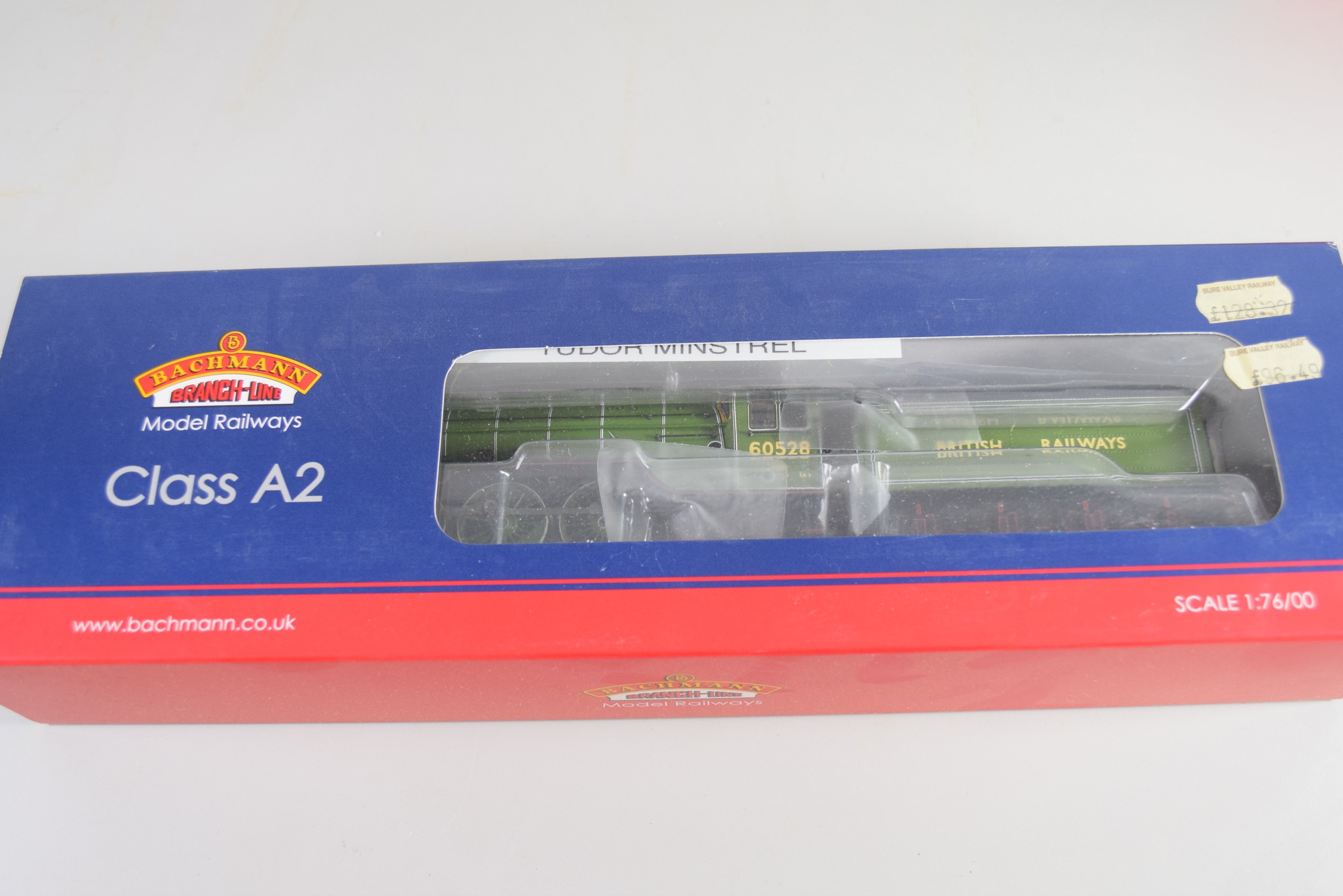 Boxed Bachmann 00 gauge 31-527 Class A2 locomotive "Tudor Minstrel" BR Apple green No 60528