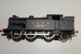 Unboxed 00 gauge Airfix LNER locomotive no 2616