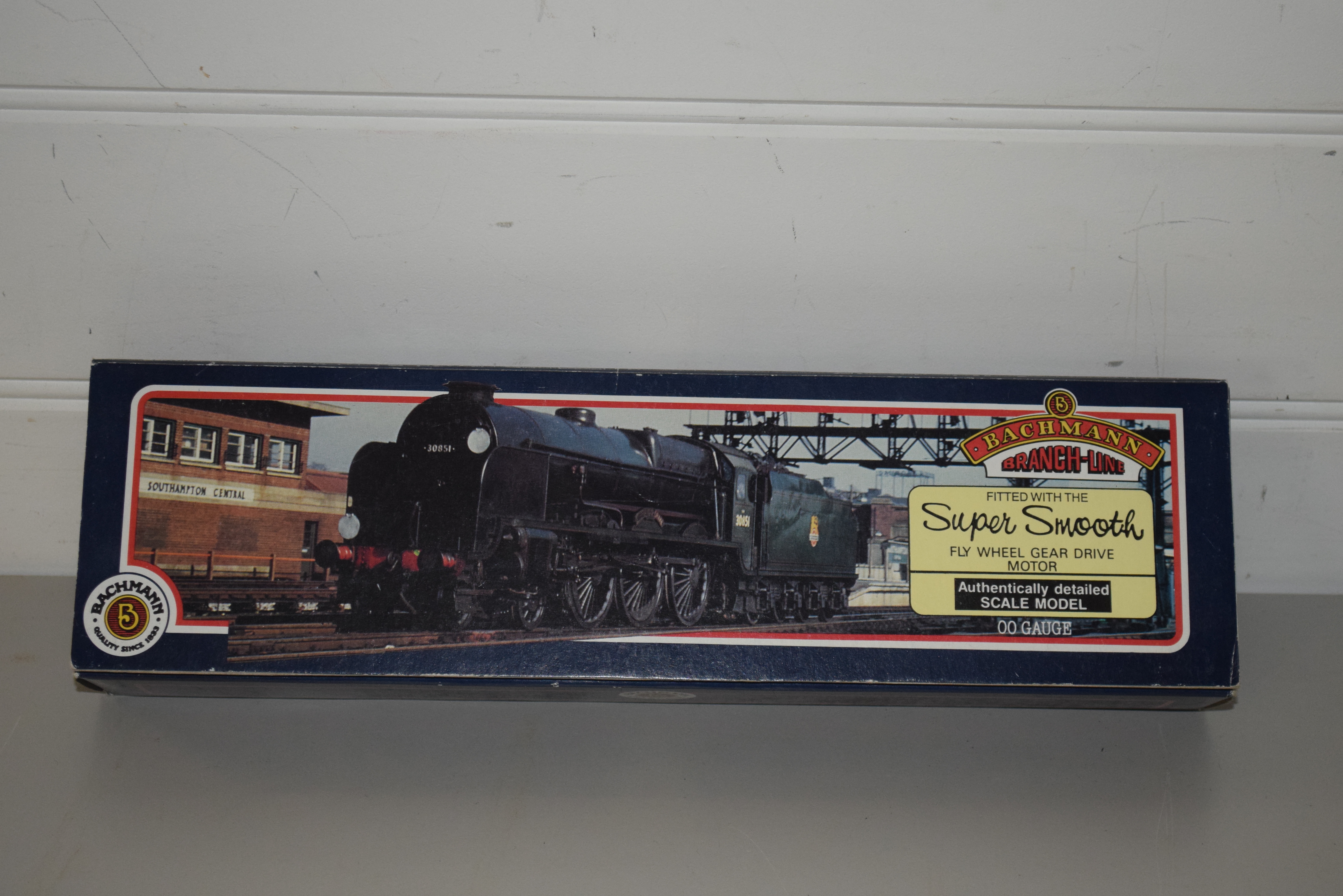 Boxed Bachmann 00 gauge 31-404 Lord Nelson "Robert Blake Maunsell" Southern green No 855 locomotive - Image 2 of 4