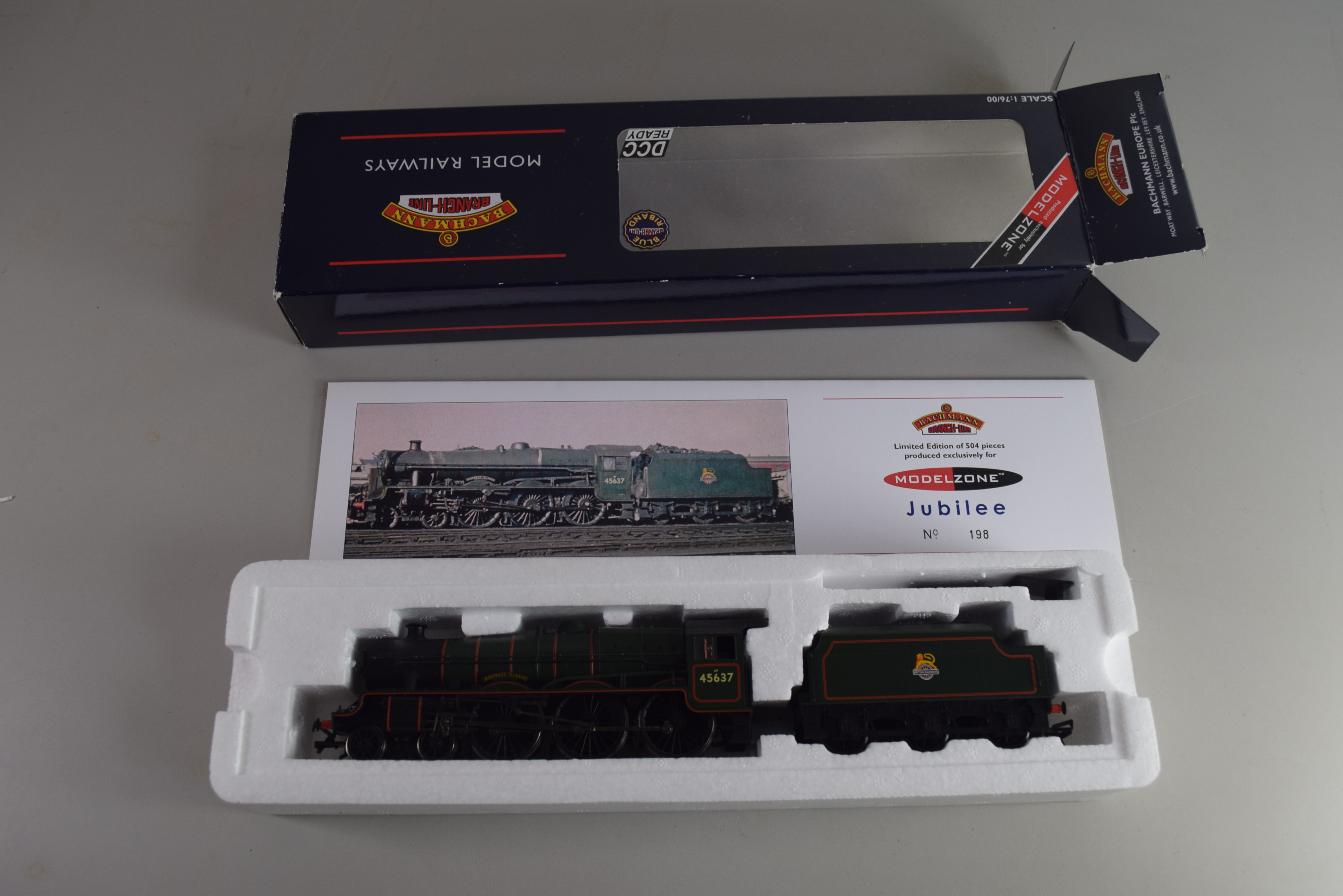 Boxed Bachmann 00 gauge 31-175Z Jubilee Class "Windward Islands" Stanier tender BR green/early - Image 3 of 3