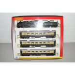 Boxed Hornby 00 gauge "The White Pullman" set