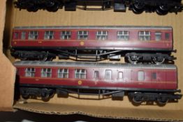 Group of two Hornby 00 gauge coaches, on no 3934, the other 5644
