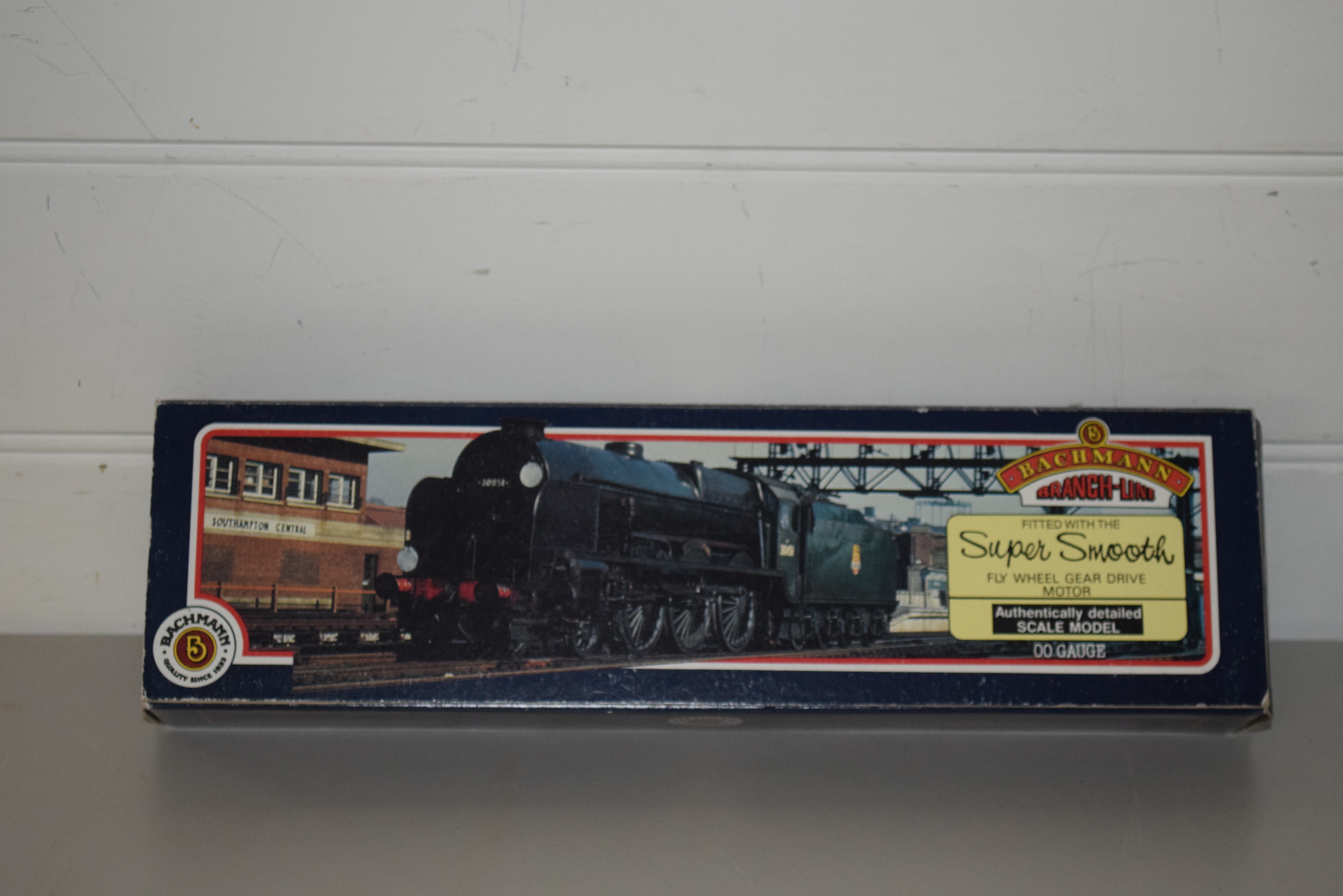 Boxed Bachmann 00 gauge 31-405 Lord Nelson "Sir Walter Raleigh", BR green No 30852 locomotive - Image 3 of 4