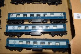 Unboxed 00 gauge group of three Golden Arrow coaches