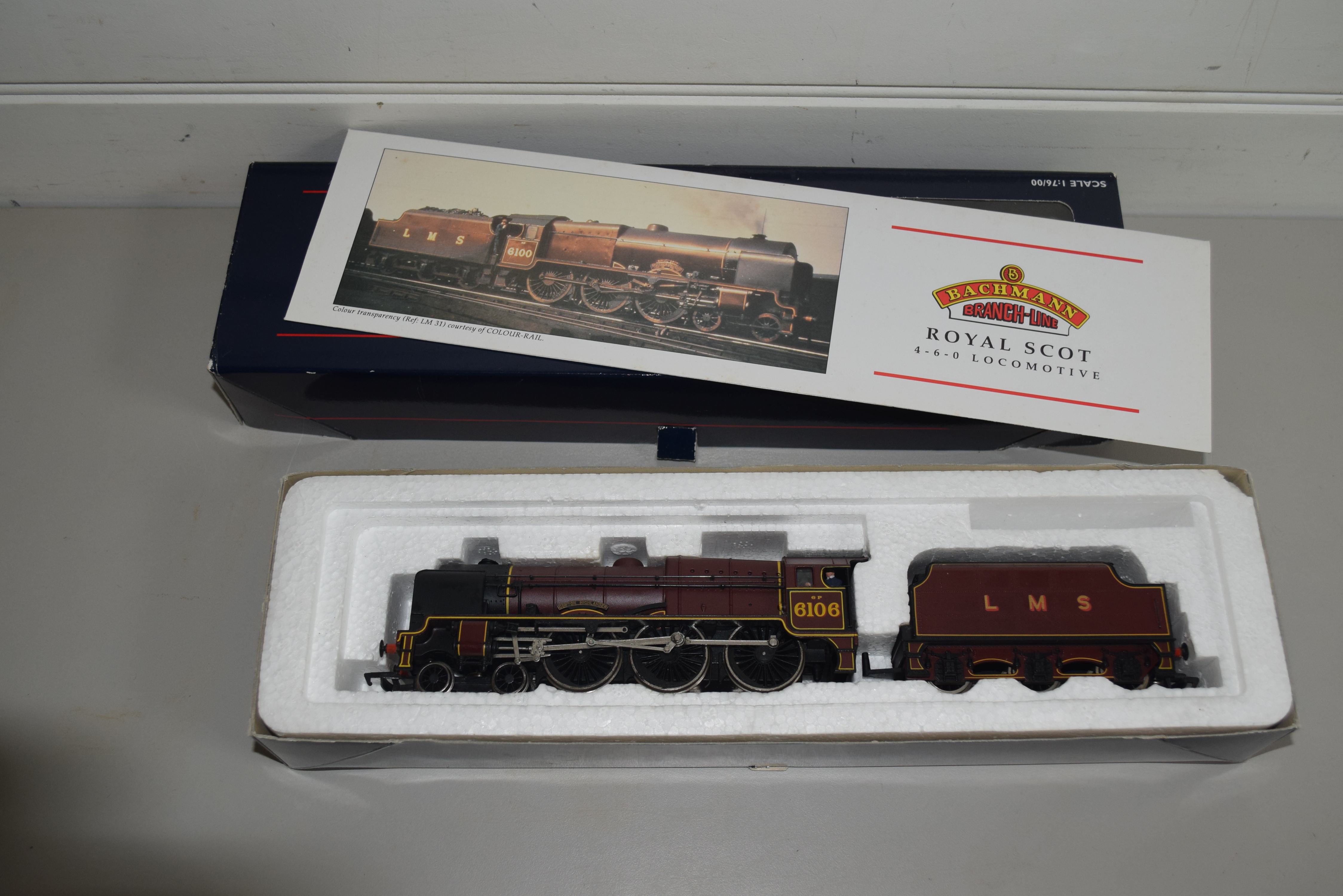 Boxed Bachmann 00 gauge 31-280 P-boiler Scot "Gordon Highlander" LMS crimson 4000gal tender No 6106 - Image 3 of 3