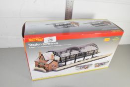 Boxed Hornby station terminus no R8009