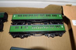 Unboxed group of two 00 gauge Hornby Southern Railway carriages in green livery