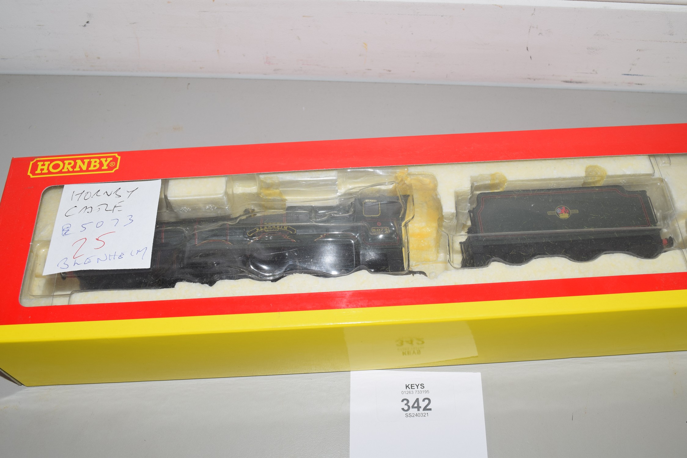 Boxed Hornby 00 gauge Castle class "Blenheim" locomotive No 5073 (non-original box)