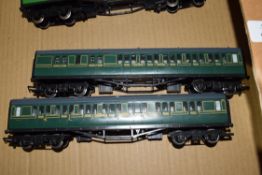 Group of two unboxed Hornby 00 gauge Southern Railway carriages