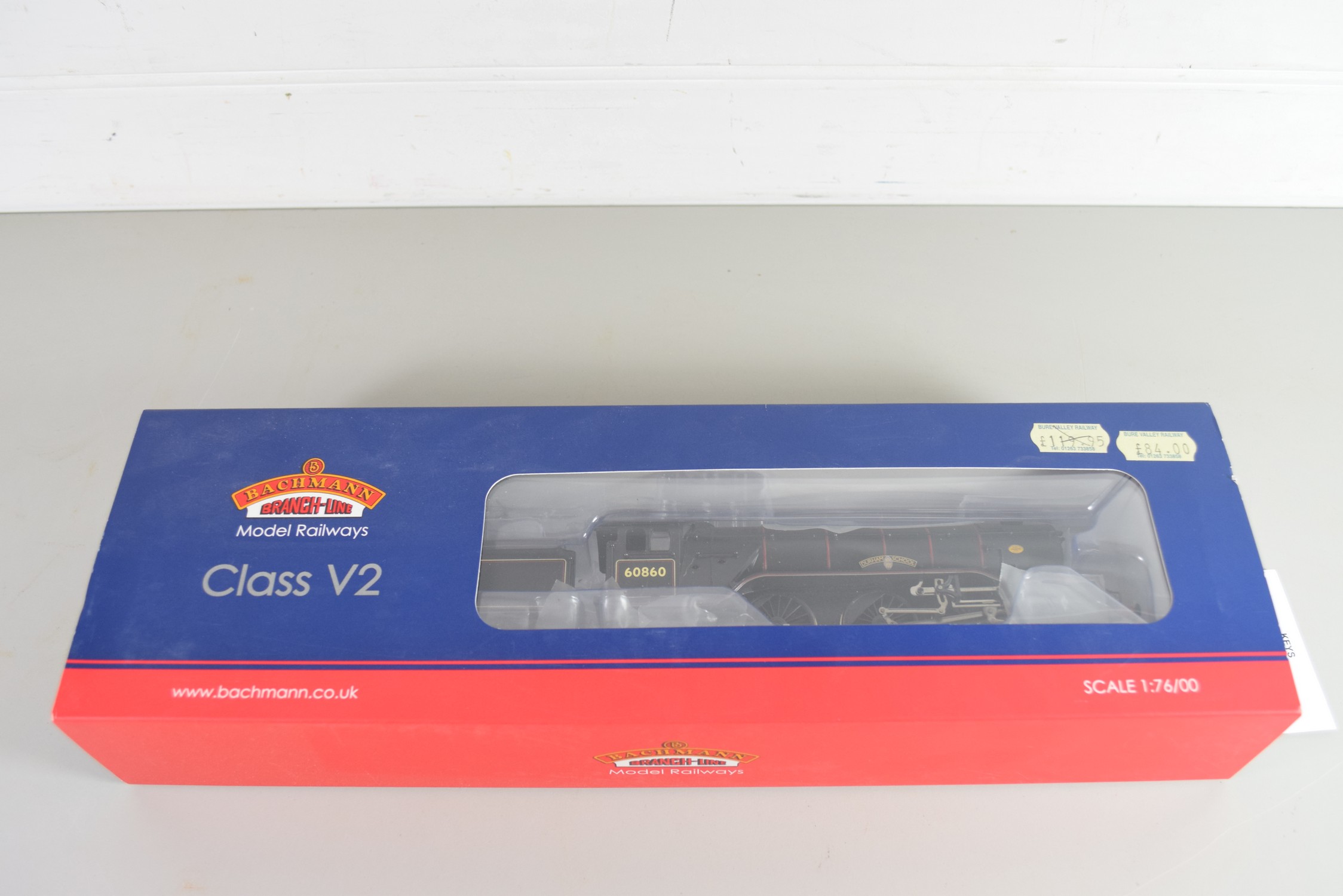 Boxed Bachmann 00 gauge 31-564 Fast V2 "Durham School" BR black, early emblem No 60860 locomotive