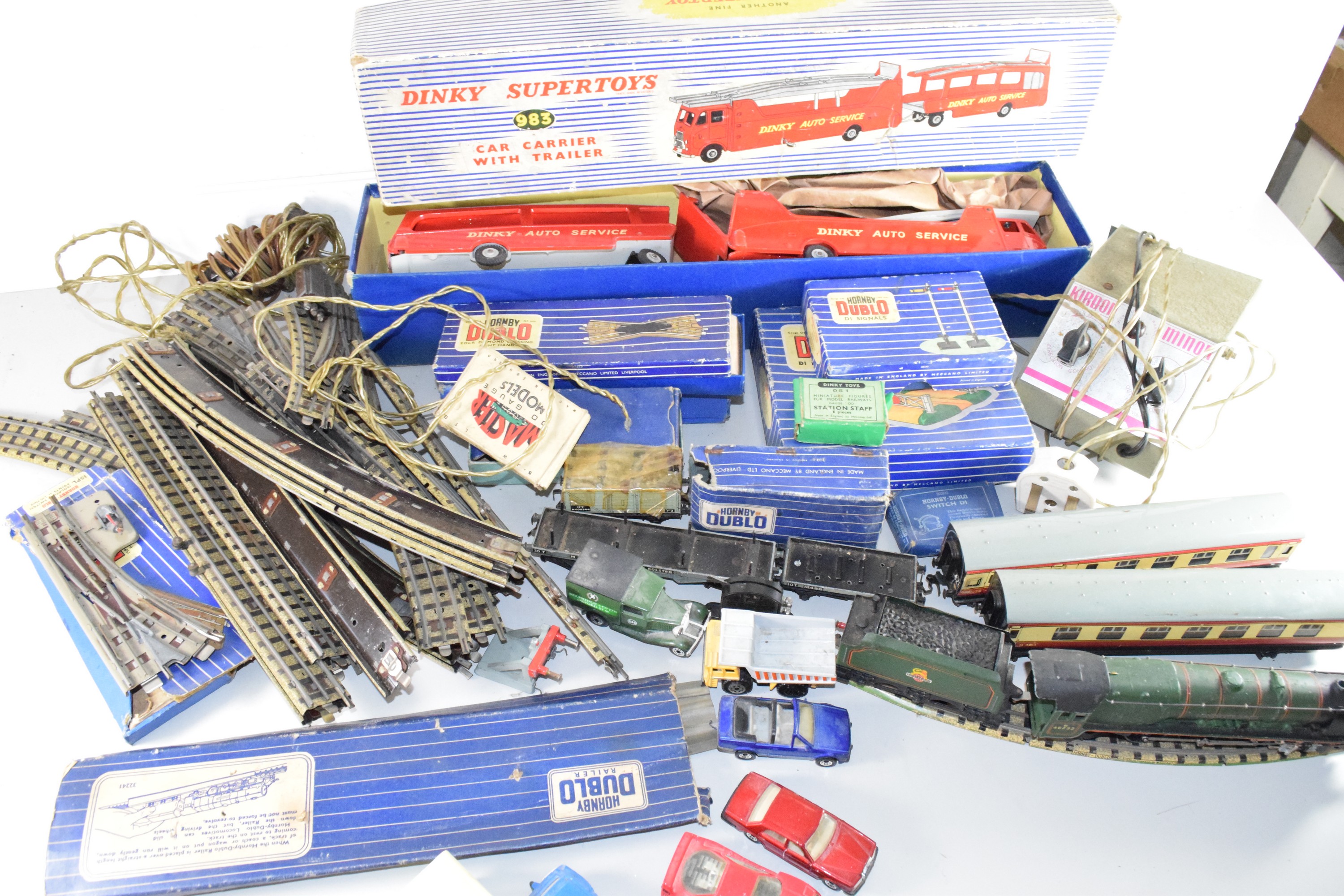 Box of vintage Hornby Dublo model railway items to include track, signals, Duchess of Montrose - Image 2 of 2
