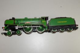 Unboxed Hornby 00 gauge "Tonbridge" locomotive no 905