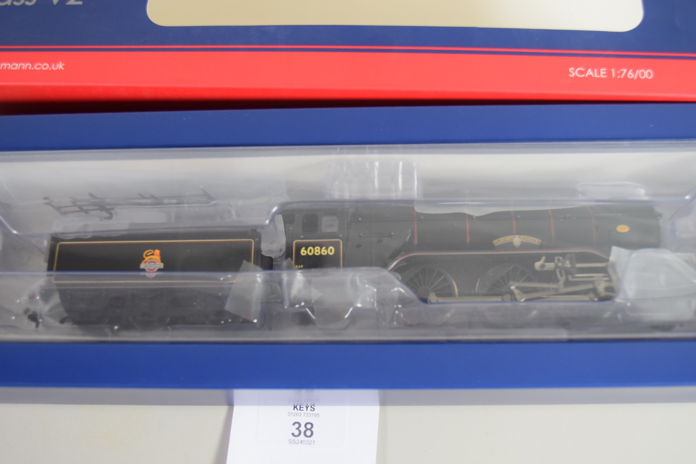 Boxed Bachmann 00 gauge 31-564 Fast V2 "Durham School" BR black, early emblem No 60860 locomotive - Image 2 of 2