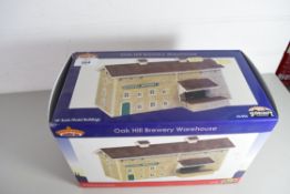 Boxed Bachmann Oakhill Brewery warehouse no 44-056