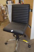 MODERN SWIVEL OFFICE CHAIR