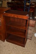 LOW OPEN BOOKCASE, WIDTH APPROX 60CM