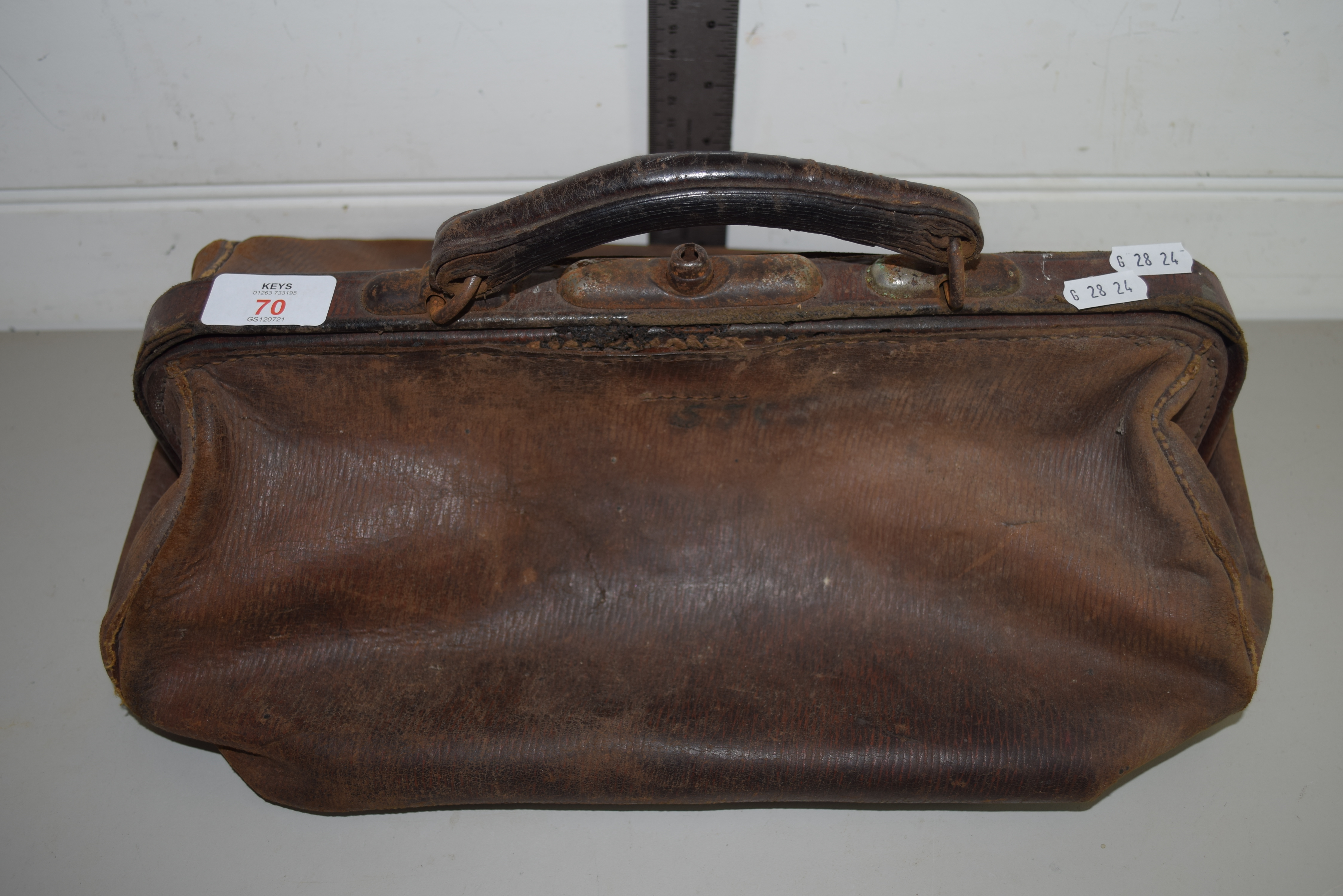 SMALL LEATHER GLADSTONE TYPE BAG