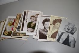 WALLET CONTAINING PHOTOGRAPHS OF FILM STARS FROM THE 1930S INCLUDING MARILYN MONROE