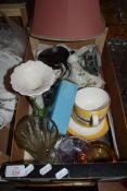 BOX CONTAINING KITCHEN CERAMICS AND GLASS WARES