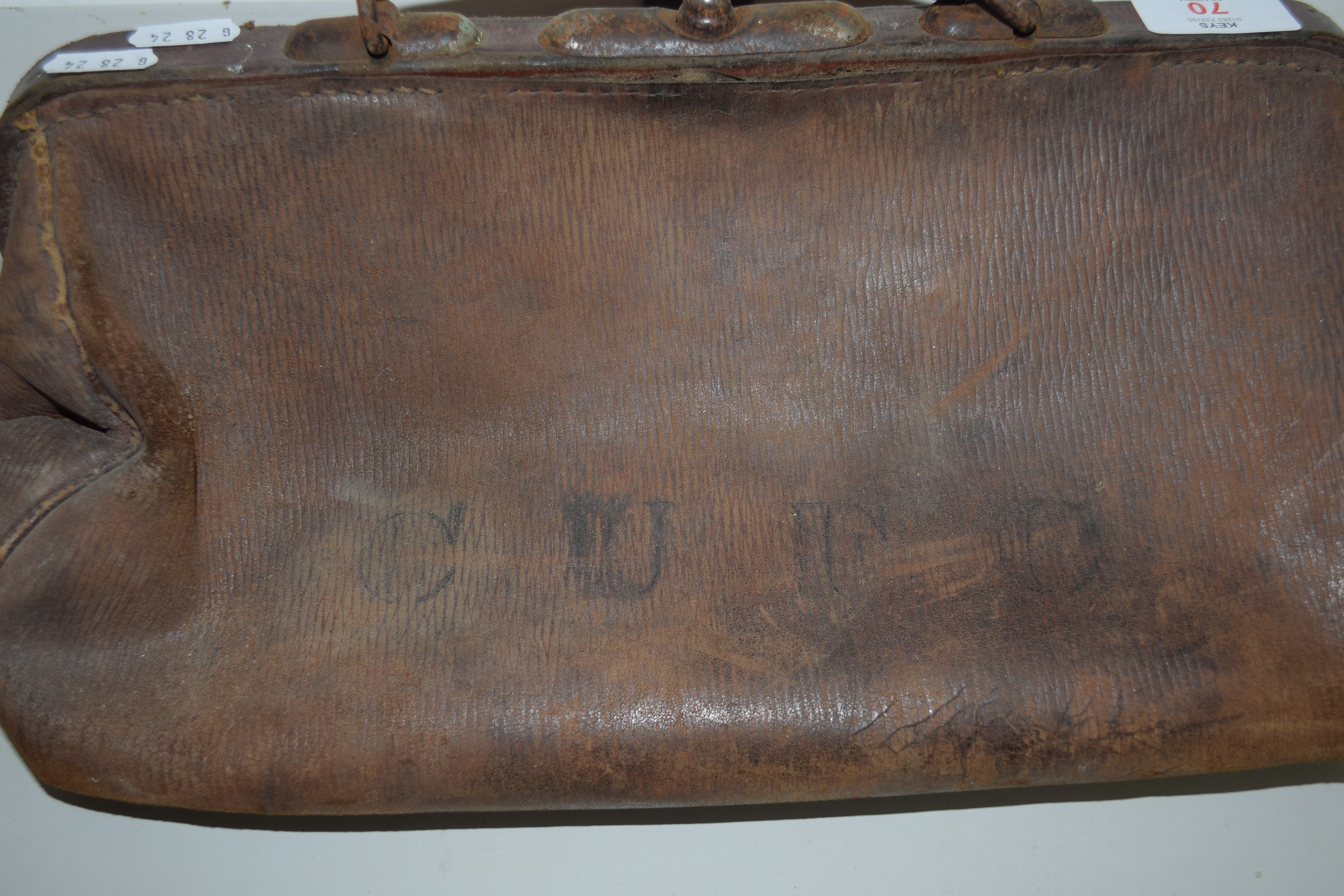 SMALL LEATHER GLADSTONE TYPE BAG - Image 2 of 2