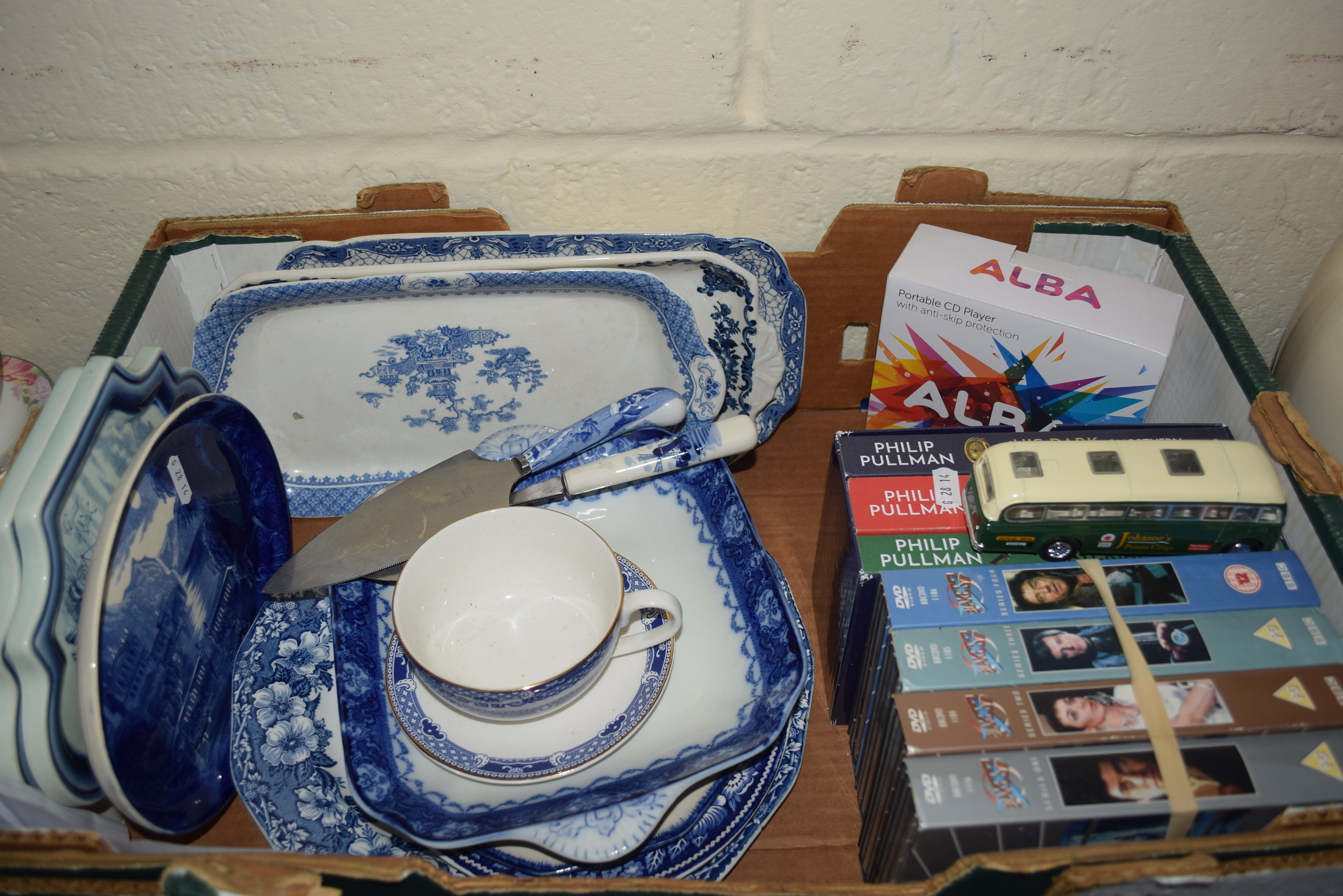 BOX CONTAINING BLUE AND WHITE CERAMIC WARES, DELFT PLAQUES ETC AND SOME VIDEOS