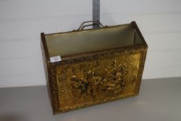 MAGAZINE RACK WITH METAL DECORATION IN RELIEF