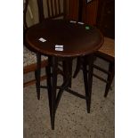 SMALL CIRCULAR OCCASIONAL TABLE WITH CROSS BANDED AND STRUNG DECORATION, APPROX 45CM DIAM