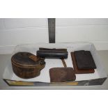 SMALL BOX CONTAINING VINTAGE LEATHER PURSES