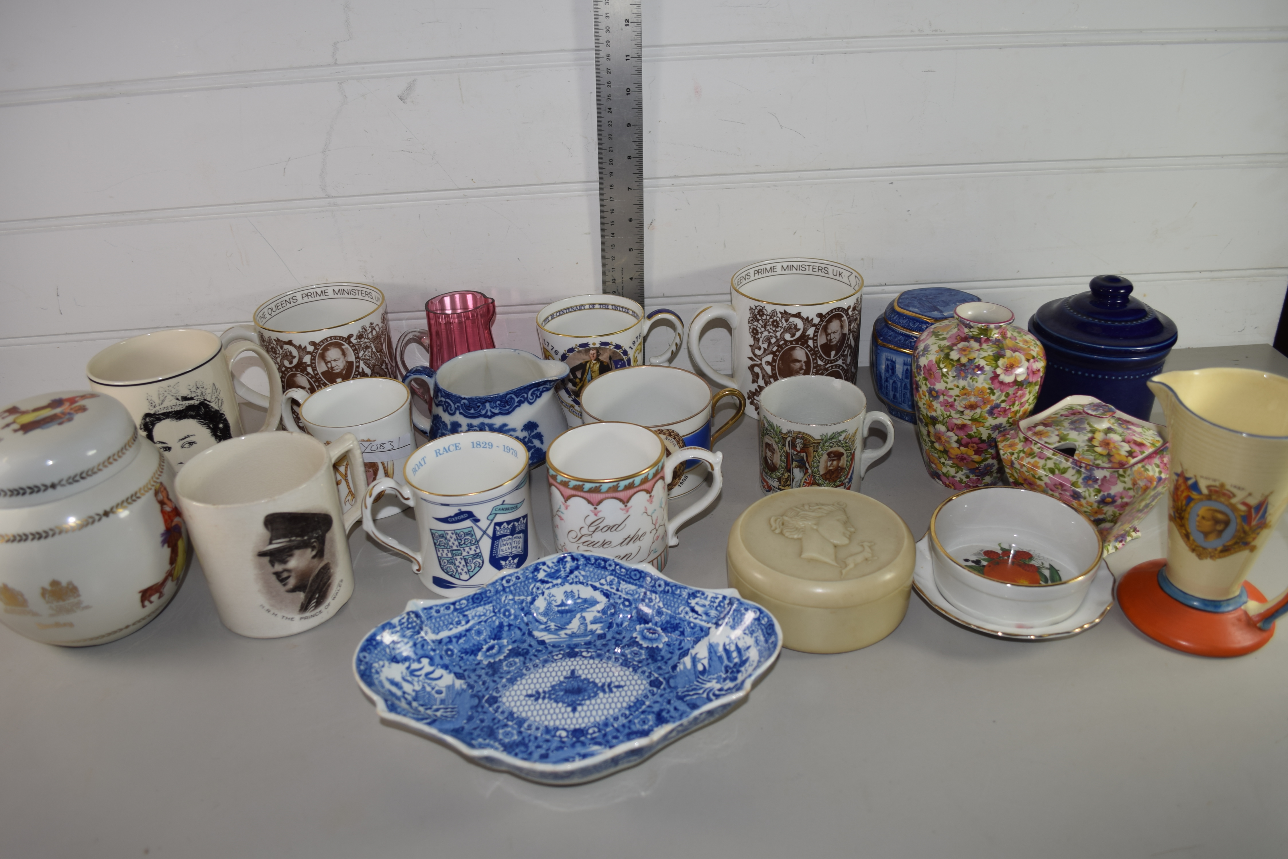 CERAMICS, MAINLY COMMEMORATIVE MUGS AND SMALL PEARLWARE SHAPED BLUE AND WHITE TRAY