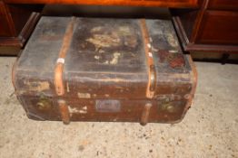 WOODEN FRAMED TRAVELLING TRUNK, APPROX LENGTH 69CM