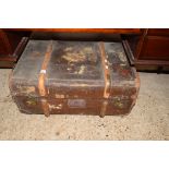 WOODEN FRAMED TRAVELLING TRUNK, APPROX LENGTH 69CM