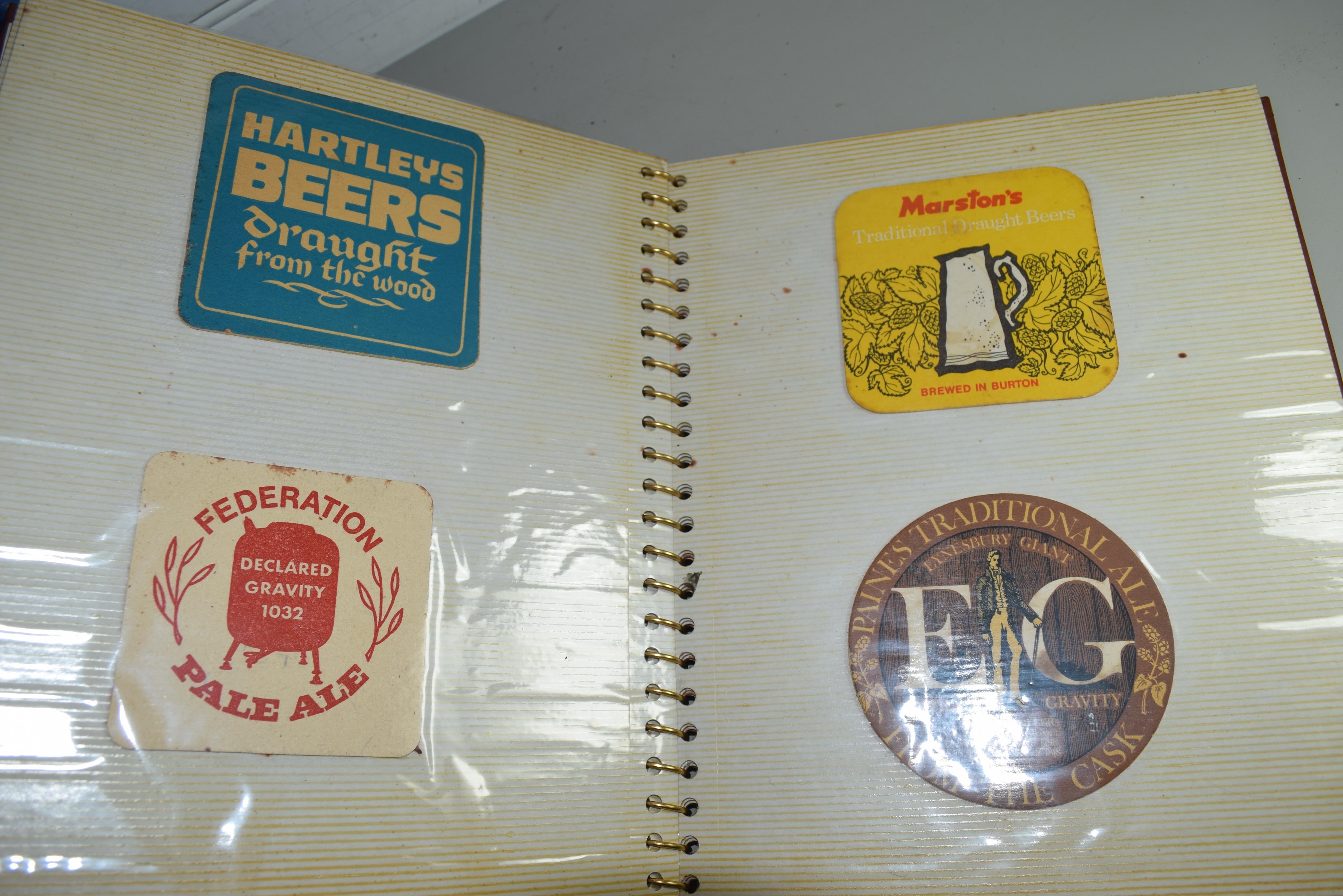 BOX CONTAINING PUB MEMORABILIA INCLUDING BEER MATS - Image 5 of 6