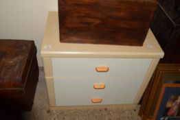 MODERN SMALL CHEST OF DRAWERS, WIDTH APPROX 72CM