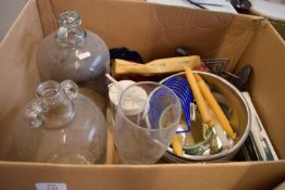 BOX CONTAINING MIXED KITCHEN WARES