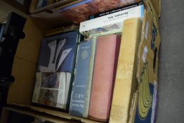 BOX CONTAINING MIXED REFERENCE BOOKS INCLUDING OXFORD COMPANION TO ART ETC