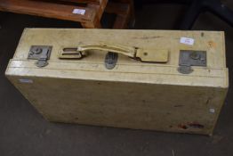 LARGE VINTAGE SUITCASE