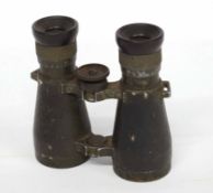 Pair of WWI period Imperial German Fernglas binoculars, maker's mark on focus wheel "Fernglas 08