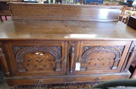 Good quality early 20th century oak sideboard in 17th century style having a chequered inlaid