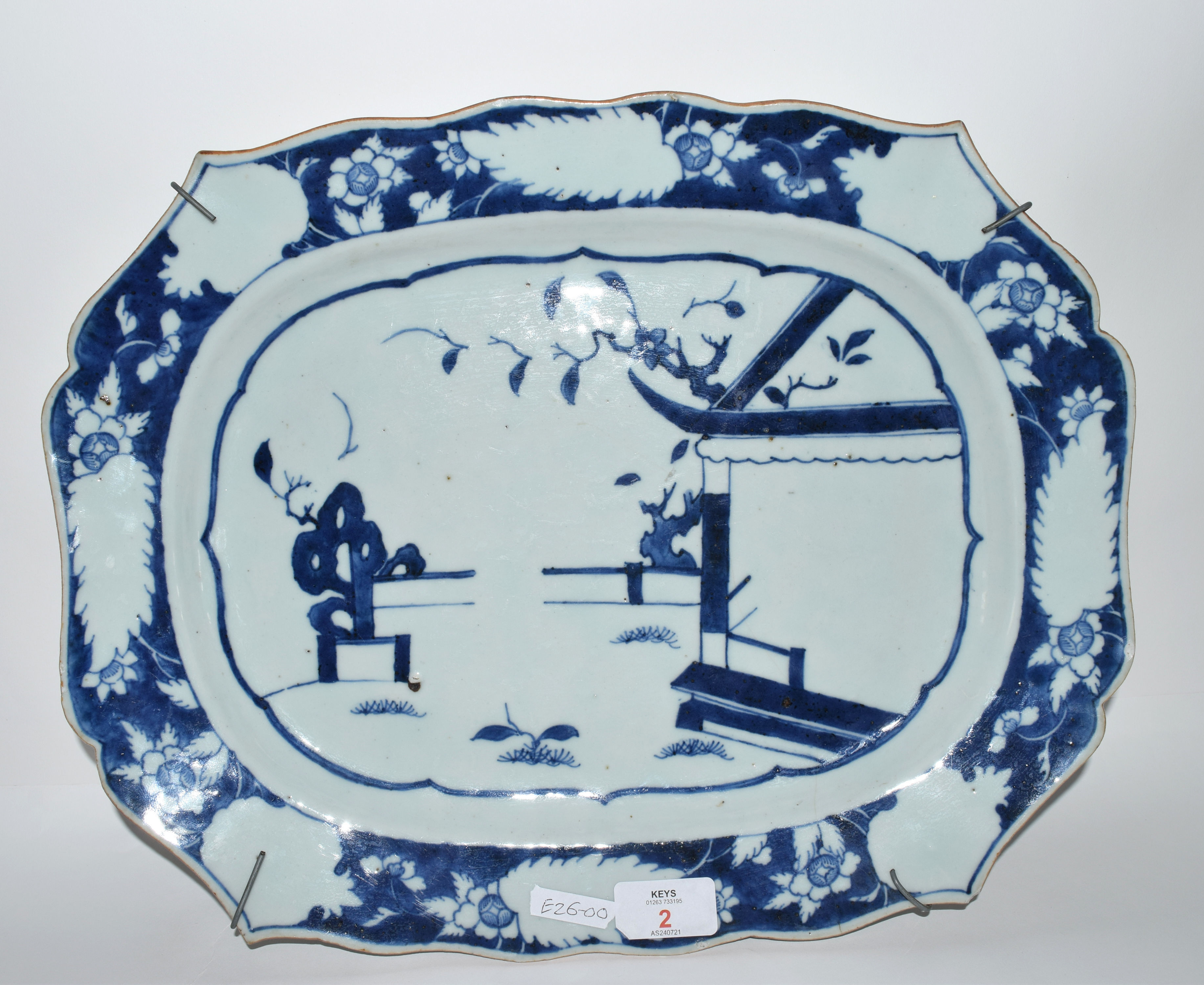 Chinese porcelain blue and white dish, 37cm long