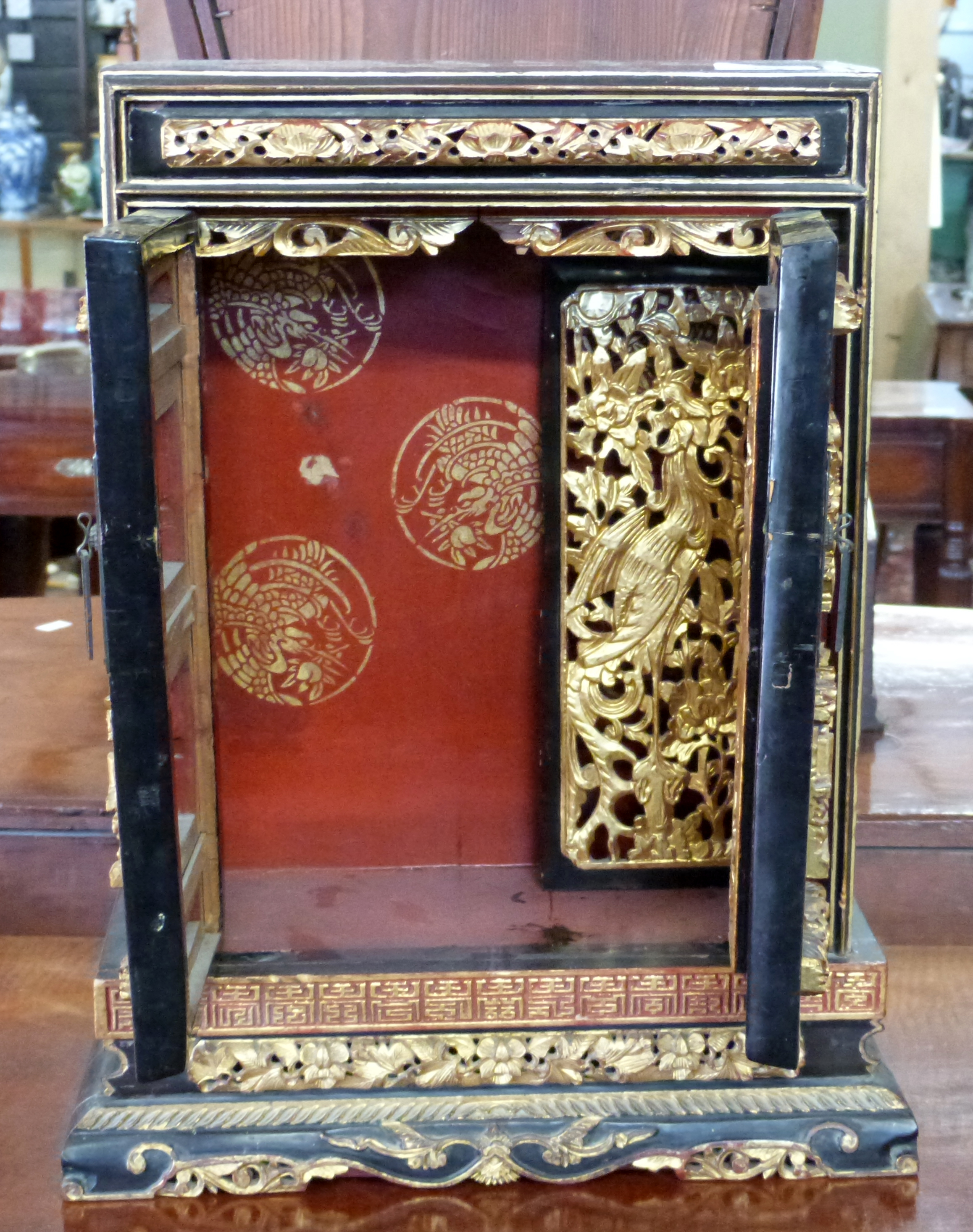 Small Oriental gilt decorated table cabinet, width approx 34cm max - Image 2 of 2