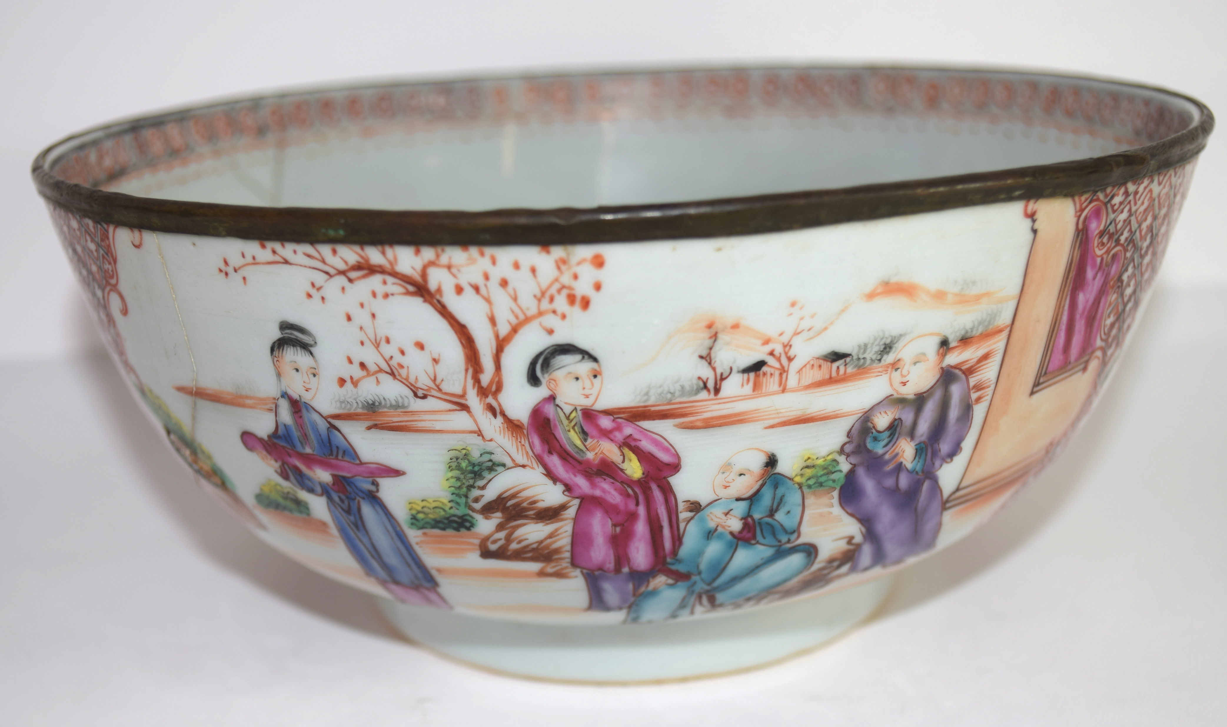 18th century Chinese porcelain bowl decorated in polychrome with Chinese figures, 20cm diam (old