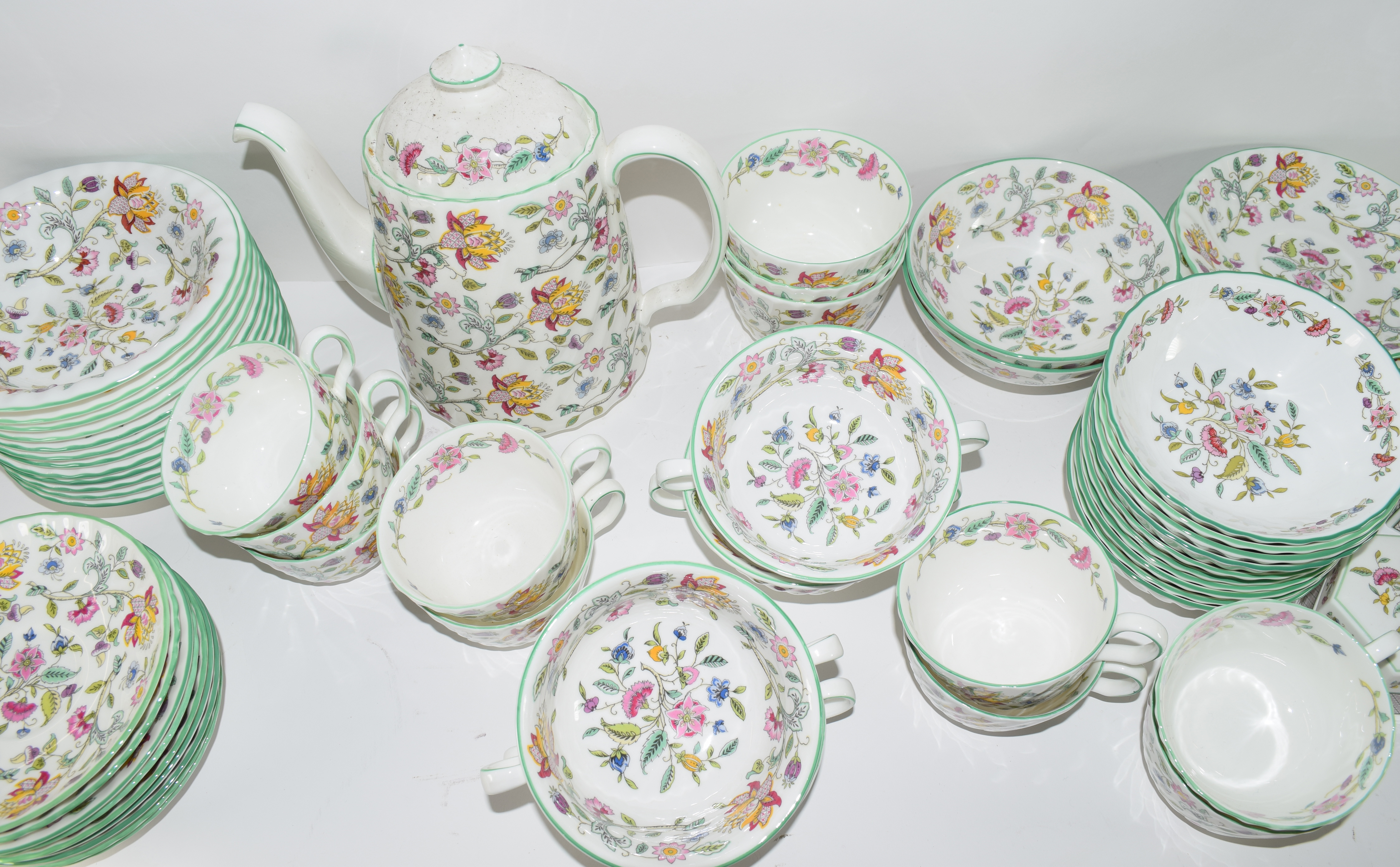 An extensive quantity of dinner and tea wares by Minton in the Haddon Hall pattern comprising 10 - Image 2 of 7