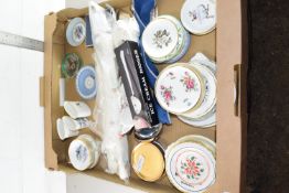 BOX CONTAINING QTY OF VARIOUS CERAMICS INCLUDING CROWN STAFFORDSHIRE PIN TRAYS, ROYAL WORCESTER,