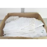 BOX CONTAINING VINTAGE LACE AND LINENS