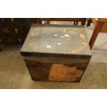 VINTAGE WOODEN TRAVELLING TRUNK APPROX 62 X 46CM